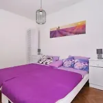 Fraj With Jacuzzi Apartamento