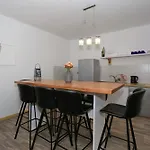 Apartamento Fraj With Jacuzzi Zadar