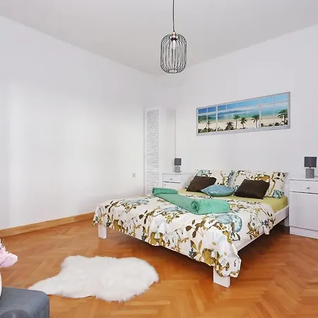 Fraj With Jacuzzi Apartment *