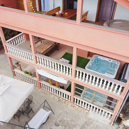 Apartment Fraj With Jacuzzi Zadar