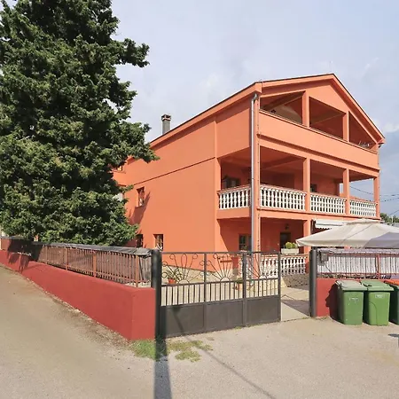 Apartment Fraj With Jacuzzi