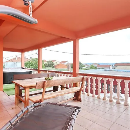 Fraj With Jacuzzi Apartment Zadar