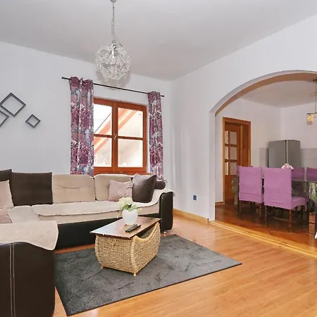 Fraj With Jacuzzi Apartment