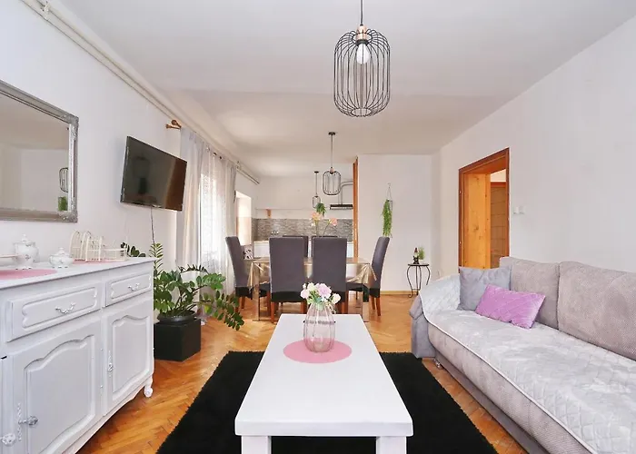 Fraj With Jacuzzi Apartament