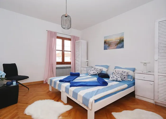 Fraj With Jacuzzi Apartament *