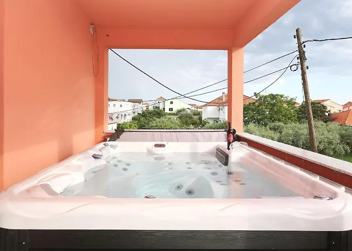 Fraj With Jacuzzi Apartament