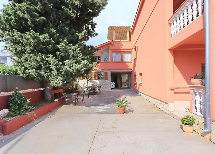 Fraj With Jacuzzi Apartament