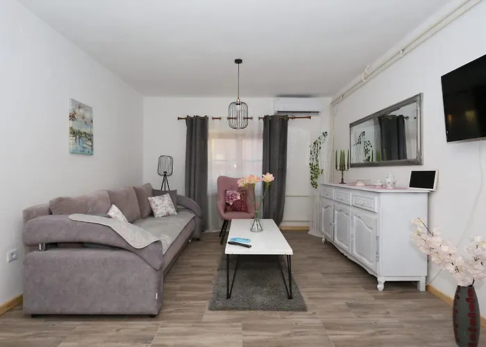 Fraj With Jacuzzi Apartament *