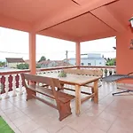 Fraj With Jacuzzi Apartment