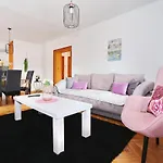 Apartment Fraj With Jacuzzi