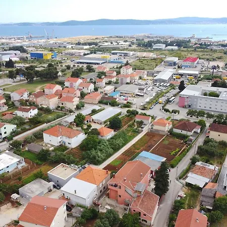 Fraj With Jacuzzi 公寓