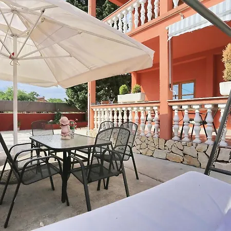 Apartamento Fraj With Jacuzzi Zadar