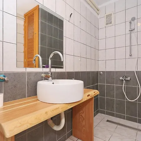 Apartment Fraj With Jacuzzi Zadar