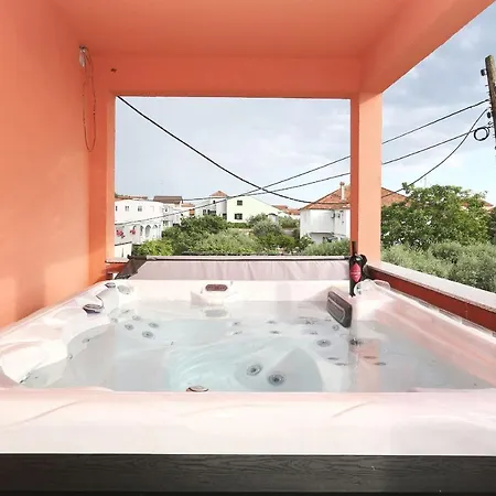 Fraj With Jacuzzi Apartment