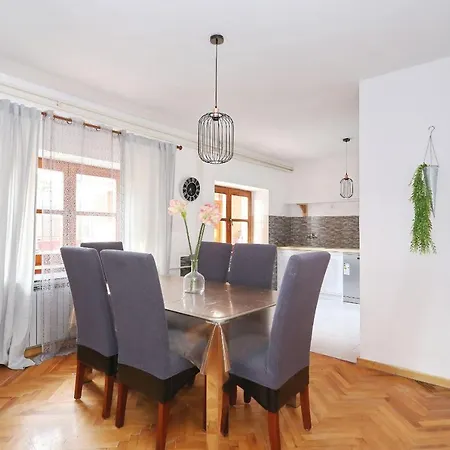 Apartment Fraj With Jacuzzi