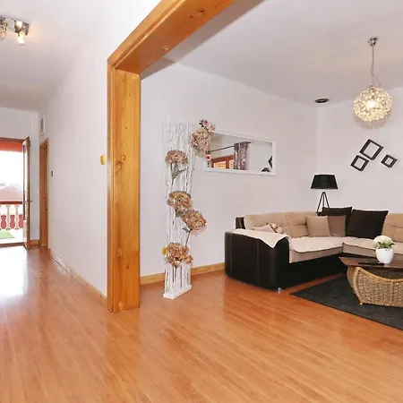 Fraj With Jacuzzi Apartment *