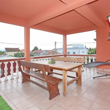 Fraj With Jacuzzi Apartment