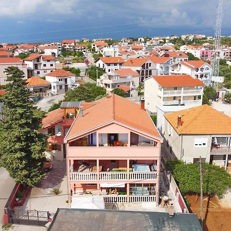 Fraj With Jacuzzi Apartamento