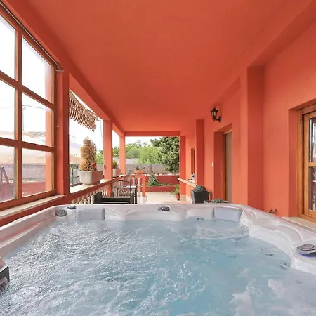 公寓 Fraj With Jacuzzi 扎达尔