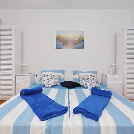 Fraj With Jacuzzi Apartamento *