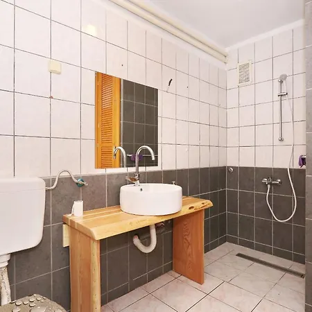 Fraj With Jacuzzi * 扎达尔