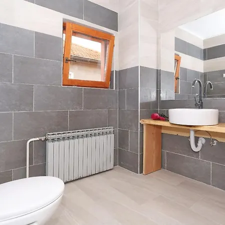 Fraj With Jacuzzi 扎达尔