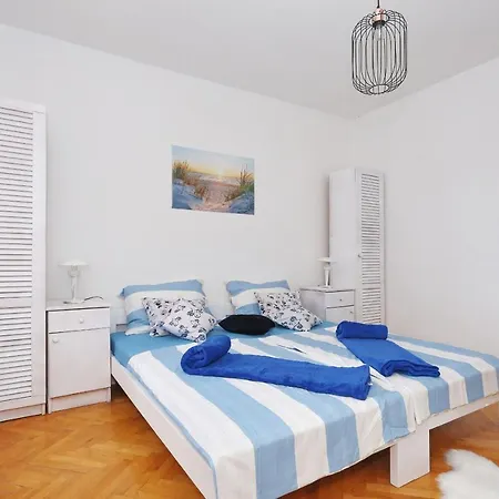 Fraj With Jacuzzi Apartment *