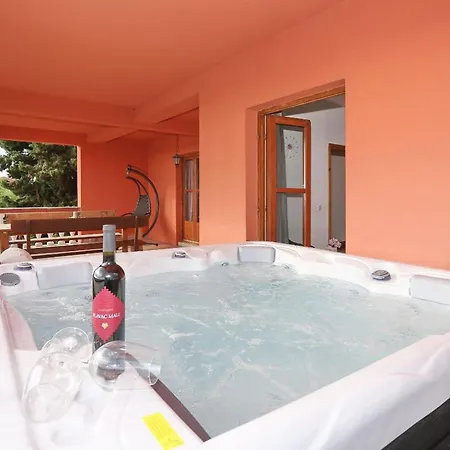 Fraj With Jacuzzi 公寓