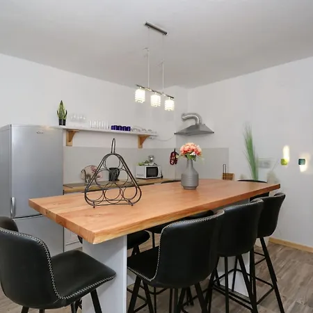 Fraj With Jacuzzi 扎达尔