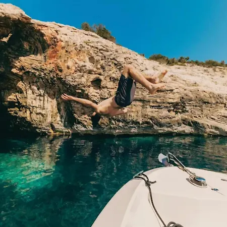 Fraj With Jacuzzi זאדאר
