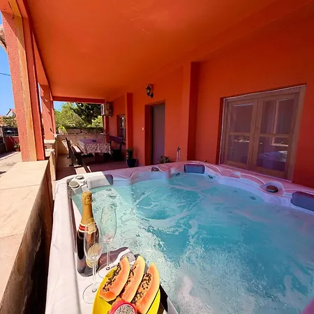 Fraj With Jacuzzi *