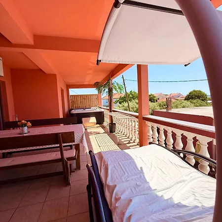 Fraj With Jacuzzi Apartament